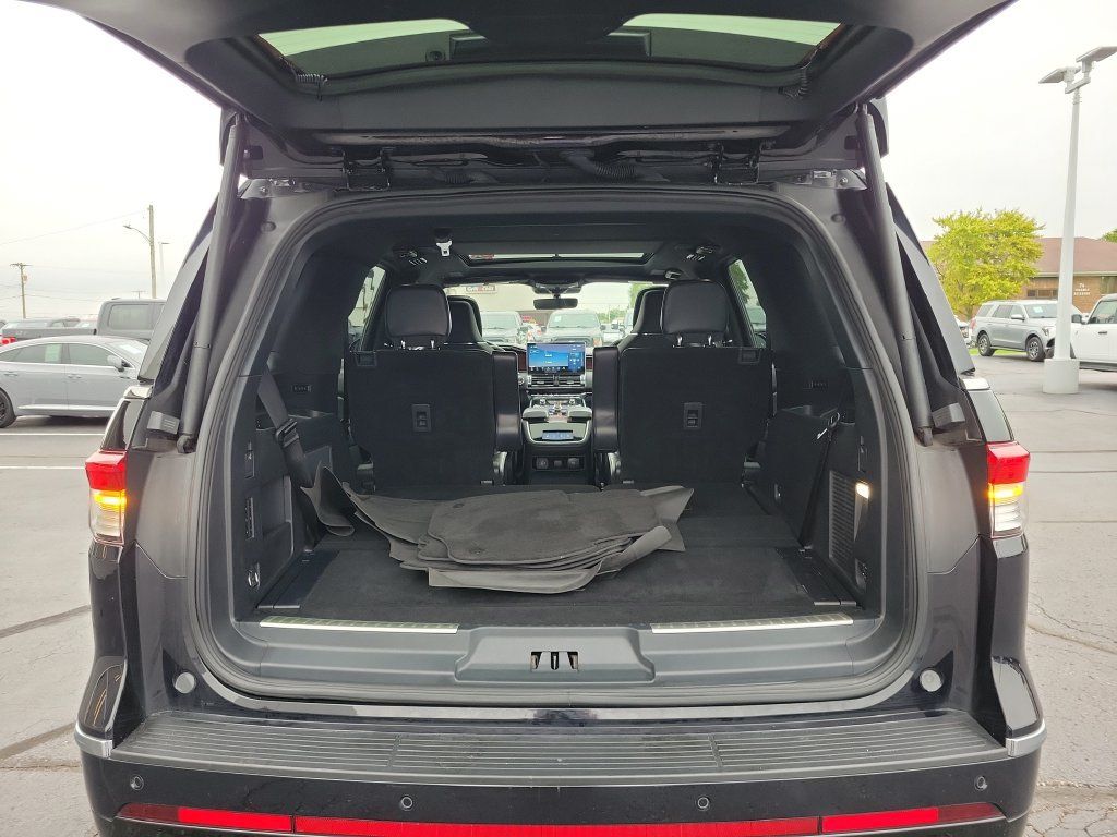 Certified 2023 Lincoln Navigator Reserve AWD/4WD image 10