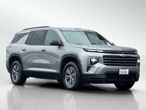 New 2025 Chevrolet Traverse LT w/ Enhanced Driving Package image 2