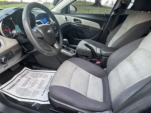 Used 2014 Chevrolet Cruze LS image 7