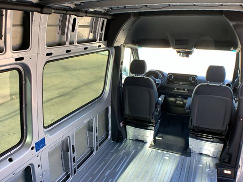 Used 2022 Mercedes-Benz Sprinter 2500 image 25