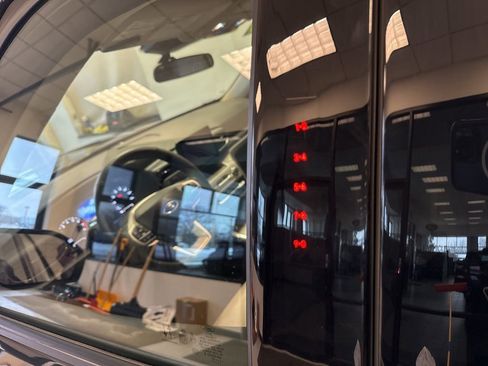 Used 2023 Ford Explorer XLT w/ Equipment Group 202A image 7