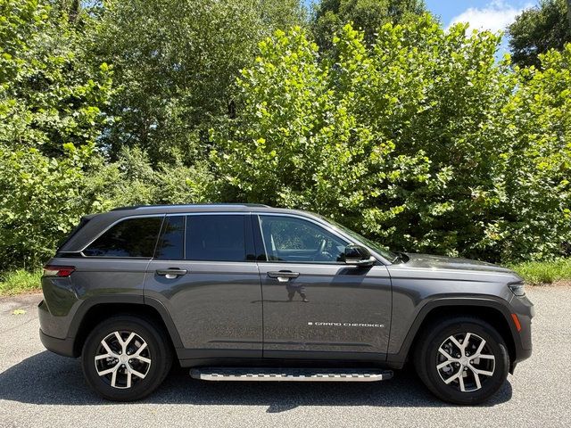 Used 2023 Jeep Grand Cherokee Limited AWD/4WD image 5