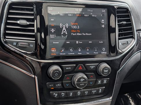 Used 2019 Jeep Grand Cherokee Overland AWD/4WD image 22