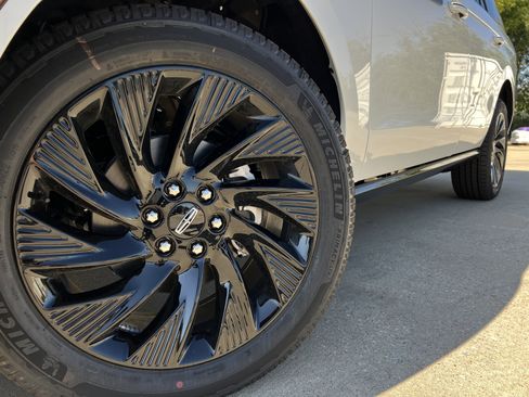 New 2025 Lincoln Navigator Reserve w/ Jet Appearance Package image 14