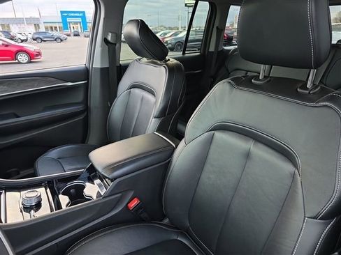 Used 2023 Jeep Grand Cherokee Limited image 24