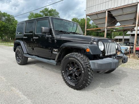 Used 2016 Jeep Wrangler Unlimited Sahara AWD/4WD image 6