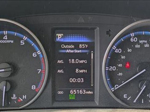 Used 2018 Toyota RAV4 LE FWD image 11