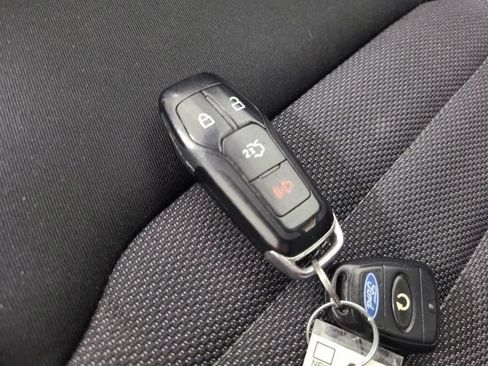Used 2015 Ford Edge SE FWD image 32