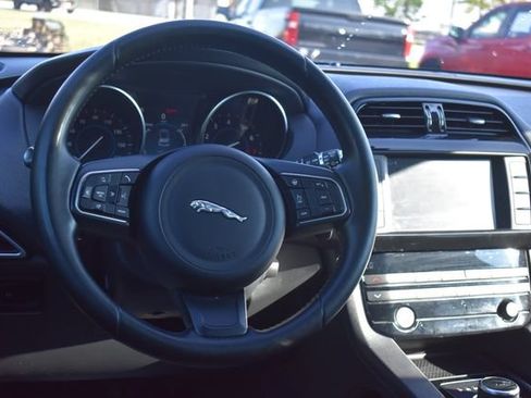 Used 2018 Jaguar F-PACE Premium AWD/4WD image 24