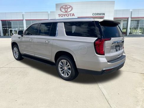 Used 2022 GMC Yukon XL SLT w/ SLT Luxury Package RWD image 3