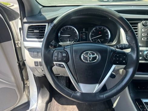 Used 2014 Toyota Highlander XLE AWD/4WD image 20