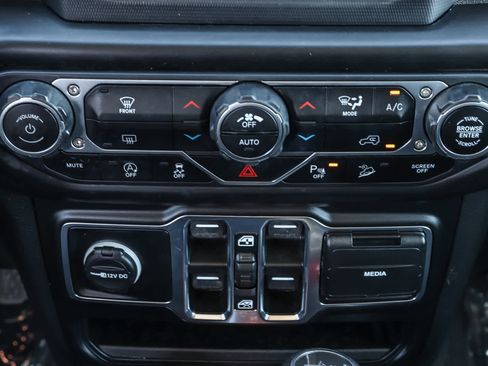 Used 2020 Jeep Wrangler Unlimited Sport image 17