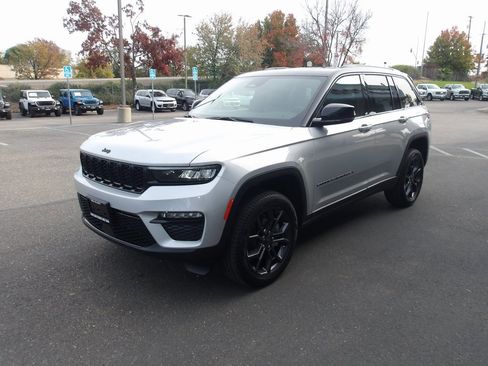 New 2025 Jeep Grand Cherokee Limited image 4