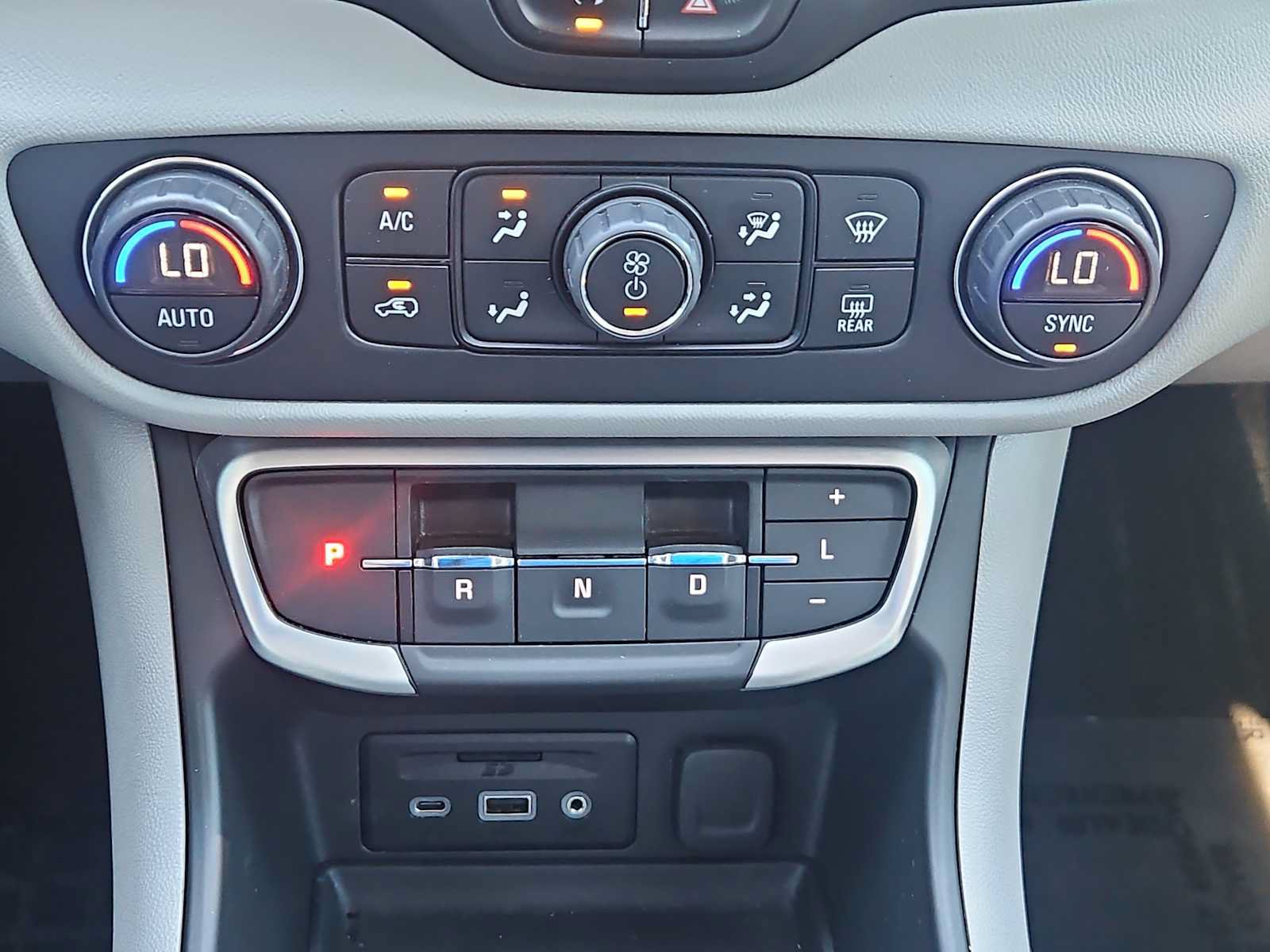 Used 2022 GMC Terrain SLT w/ Infotainment Package II FWD image 17
