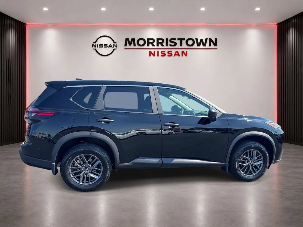 Used 2025 Nissan Rogue S FWD image 2