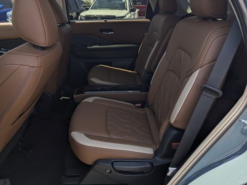 New 2026 Nissan Pathfinder Platinum FWD image 8