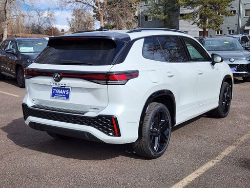 New 2026 Volkswagen Tiguan SE R-Line image 3