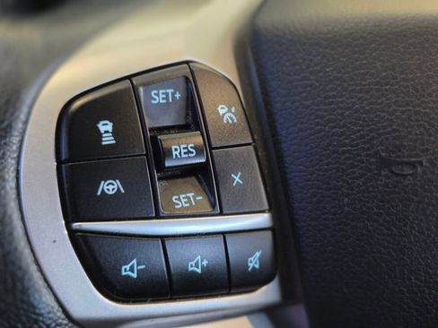 Used 2021 Ford Explorer XLT w/ Equipment Group 202A AWD/4WD image 41