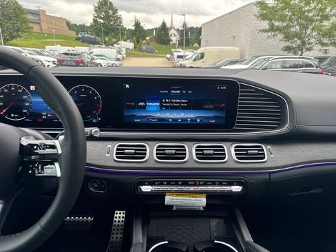 New 2026 Mercedes-Benz GLS 580 4MATIC image 17