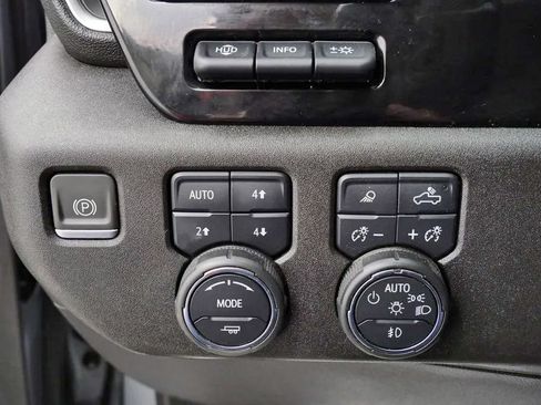 Used 2023 Chevrolet Silverado 1500 High Country w/ Technology Package AWD/4WD image 26