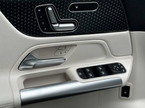 Certified 2025 Mercedes-Benz GLA 250 4MATIC image 12
