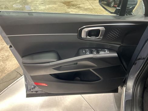 New 2025 Kia Sorento S image 12