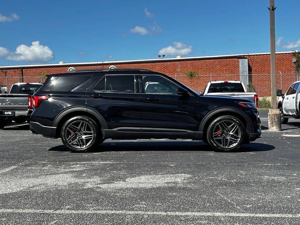 Used 2025 Ford Explorer ST RWD image 7