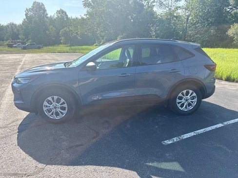 Used 2025 Ford Escape Active w/ Active Premium Tech Pack AWD/4WD image 2