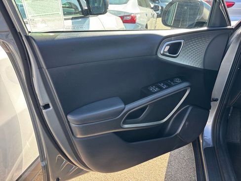 Used 2025 Kia Soul LX w/ LX Technology Package image 18