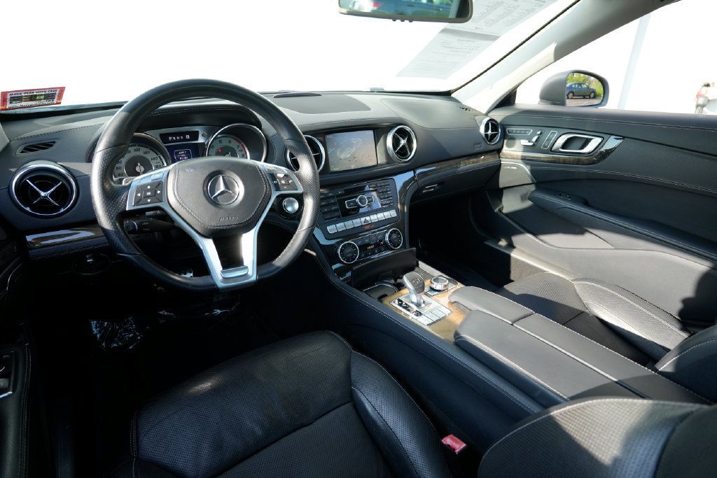 Used 2013 Mercedes-Benz SL 550 image 32