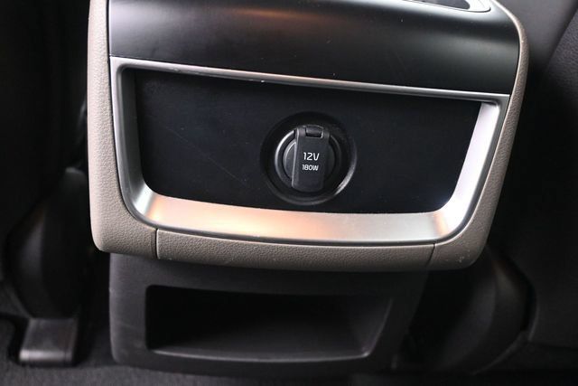 Used 2025 Kia Carnival FWD image 8