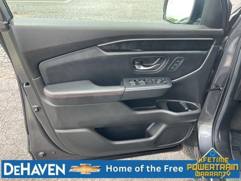 Used 2025 Honda Pilot Black Edition image 24