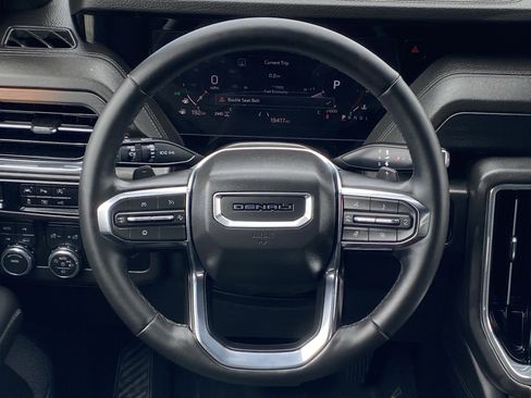 Used 2025 GMC Yukon XL Denali AWD/4WD image 17