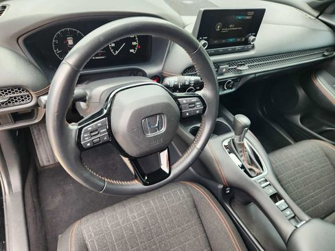 Used 2024 Honda HR-V Sport image 2