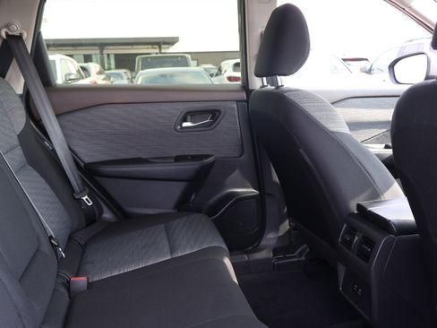 Used 2023 Nissan Rogue SV AWD/4WD image 12