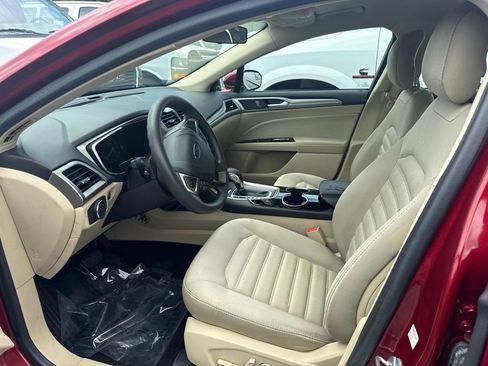 Used 2014 Ford Fusion SE FWD image 3