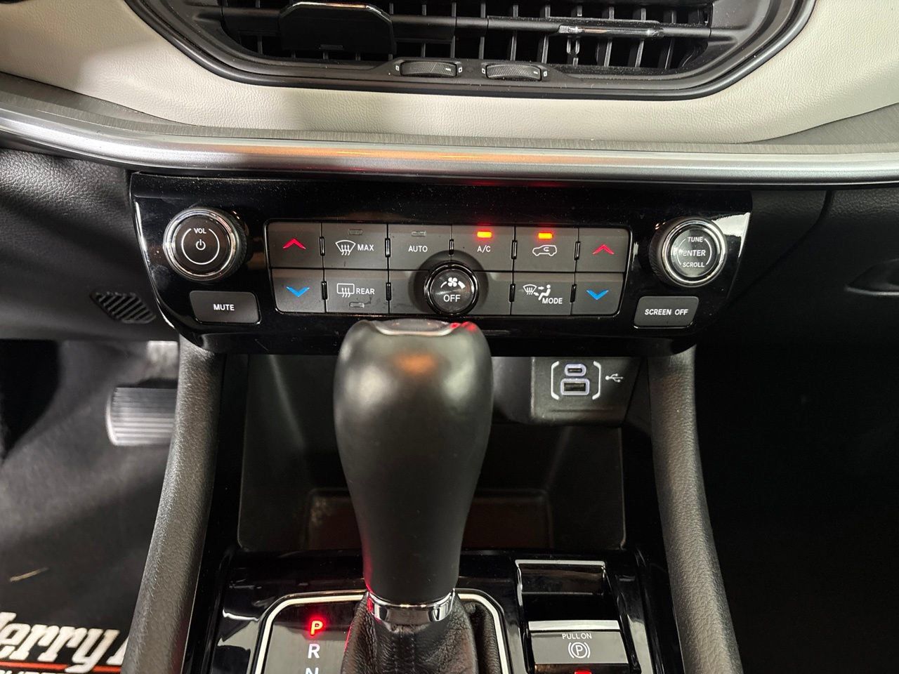 Used 2025 Jeep Compass Limited AWD/4WD image 19