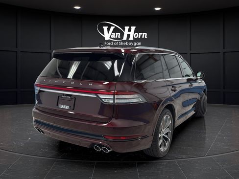 Used 2022 Lincoln Aviator Grand Touring AWD/4WD image 3