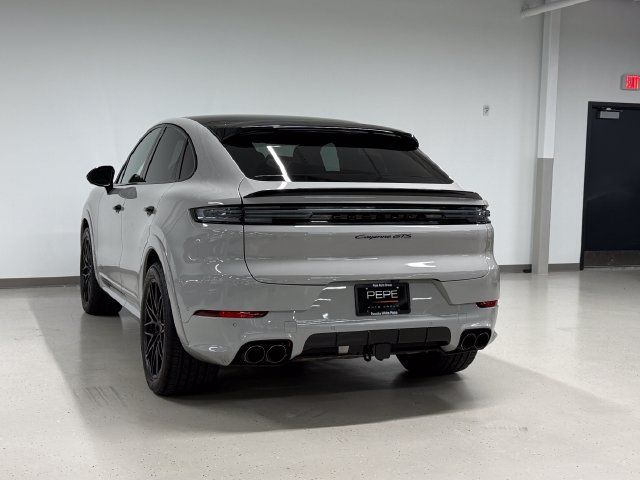 Certified 2026 Porsche Cayenne GTS AWD/4WD image 3