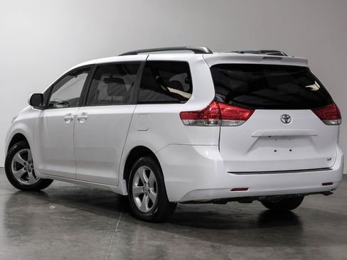 Used 2011 Toyota Sienna LE FWD image 14