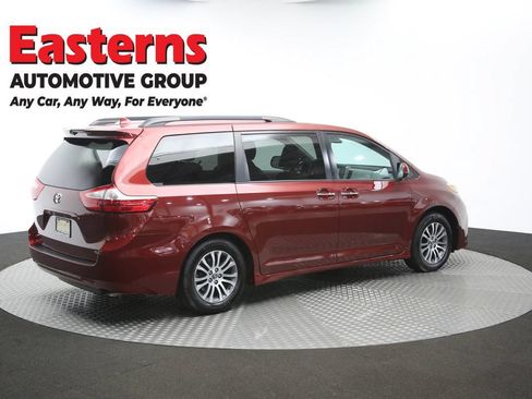 Used 2019 Toyota Sienna XLE FWD image 44