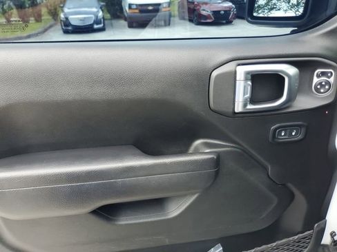 Used 2022 Jeep Wrangler Unlimited Rubicon image 18