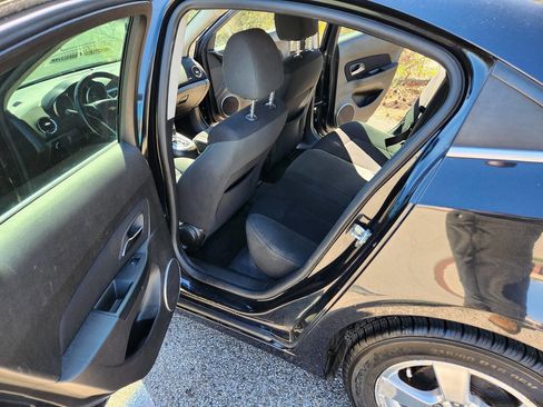 Used 2011 Chevrolet Cruze LT FWD image 18