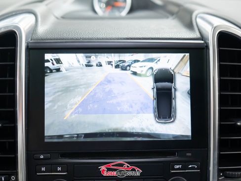 Used 2017 Porsche Cayenne Platinum Edition w/ Premium Package (PJV) image 32