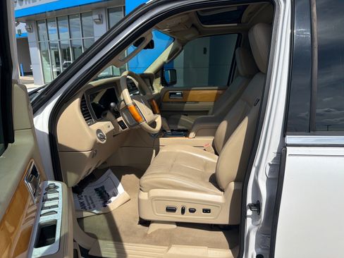 Used 2010 Lincoln Navigator 2WD image 13