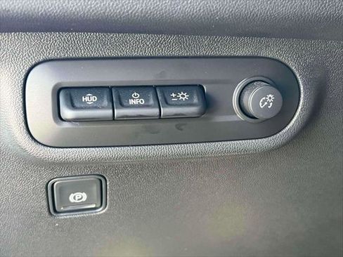 Used 2022 GMC Terrain SLT w/ Tech Package image 18