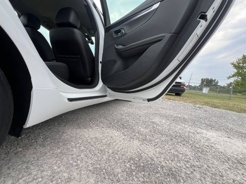Used 2017 Chevrolet Impala LT FWD image 15