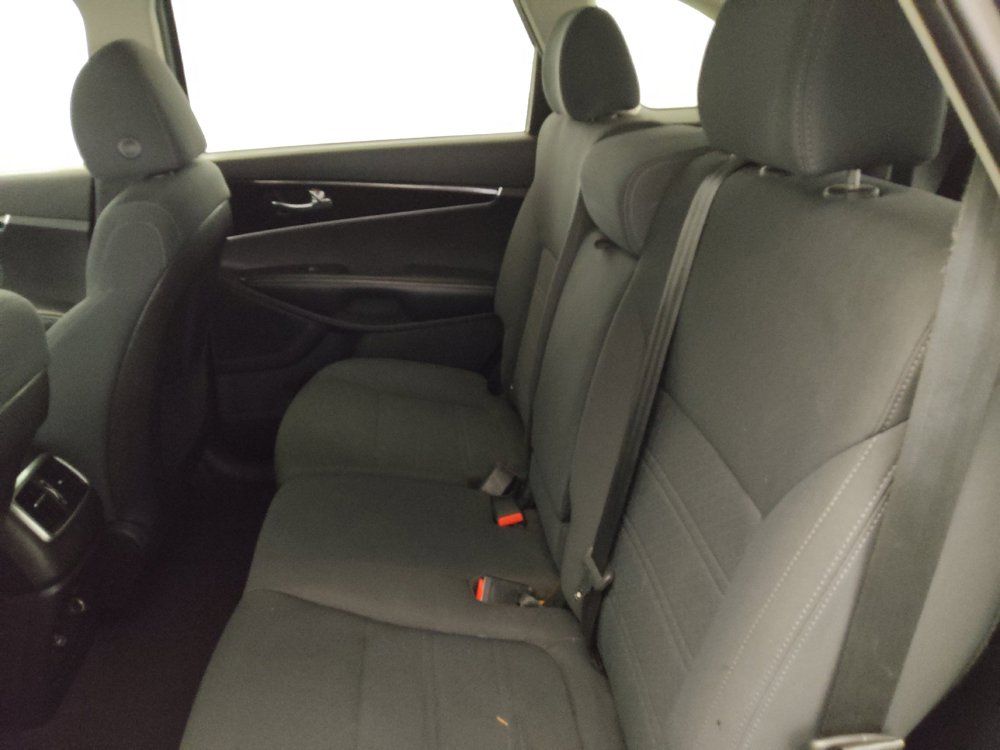 Used 2019 Kia Sorento FWD V6 image 18