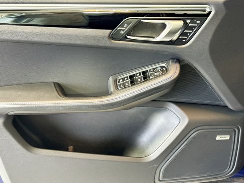 Certified 2024 Porsche Macan S AWD/4WD image 11