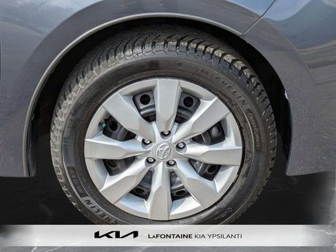 Used 2016 Toyota Corolla LE FWD image 28